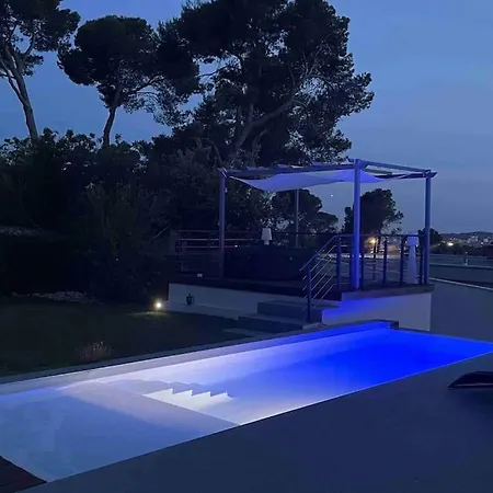 Grand Dans Avec Garage Apartment Nimes