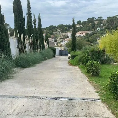 Grand Dans Avec Garage Apartment