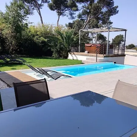 Apartment Grand Dans Avec Garage Nimes