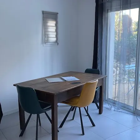 Grand Dans Avec Garage * Nimes