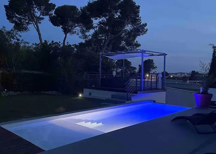 Grand Dans Avec Garage Apartment Nimes