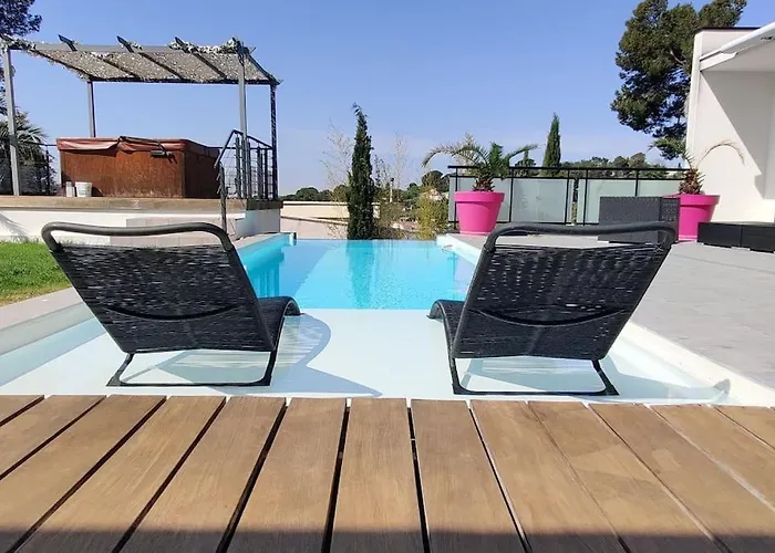 Apartment Grand Dans Avec Garage