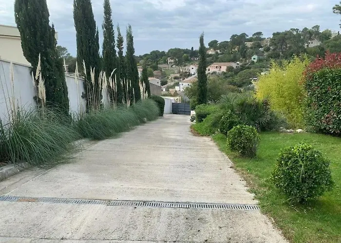 Grand Dans Avec Garage Apartment