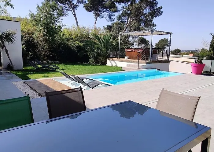 Apartment Grand Dans Avec Garage Nimes